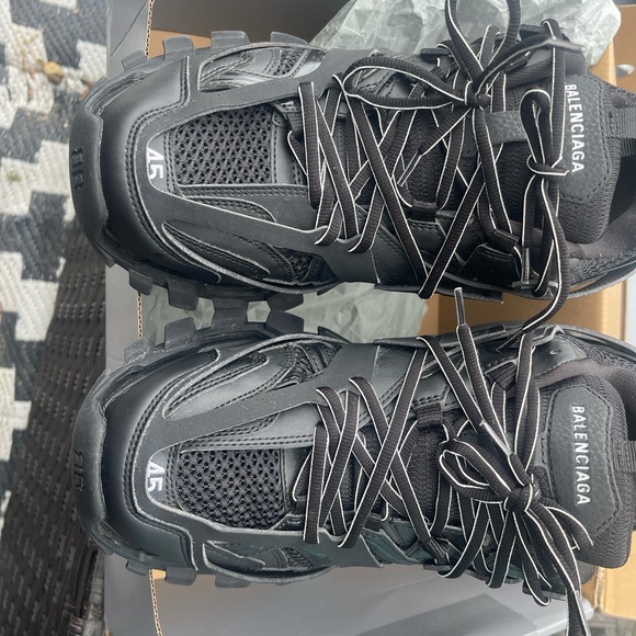 Barely used Balenciaga led runners - Picture 7 of 8